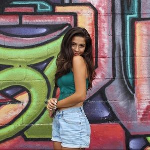 Meet your Posher, Izzi